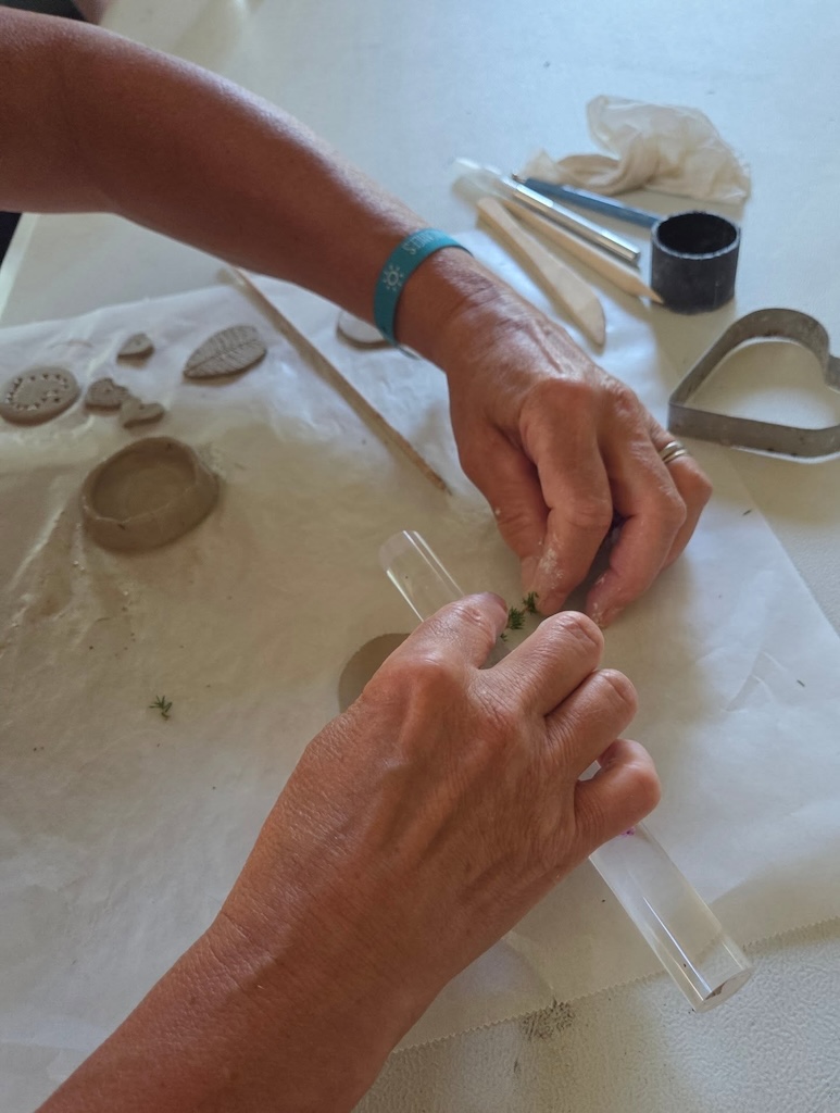 Atelier modelage au camping Arnaoutchot de Vielle-Saint-Girons, été 2026