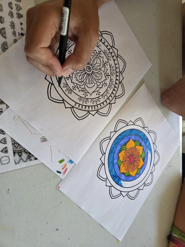 Mandala créatif, atelier créatif en camping dans les Landes été 2026