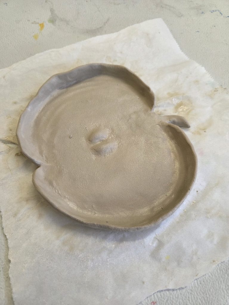 Modelage à l'argile auto-durcissante en atelier créatif